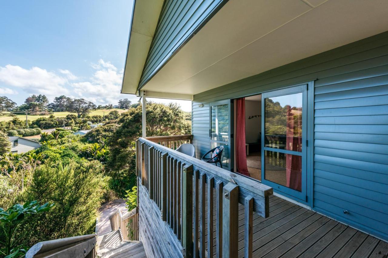 Treetop Retreat - Onetangi Holiday Home Exterior photo
